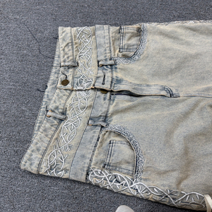 Jeans Personalizzati a <span class=keywords><strong>Doppio</strong></span> Strato con Lavaggio Acido, Logo Ricamato, Gamba Larga e Bottoni in Metallo per Uomo - Product Image 3