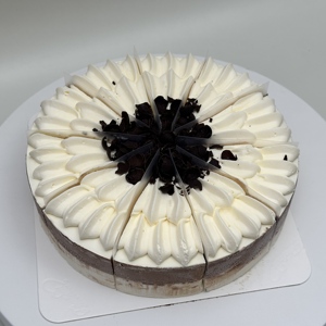 Gâteau Mousse de Forêt Noire avec Revêtement au Chocolat, Personnalisable, Desserts Surgelés - Product Image 2