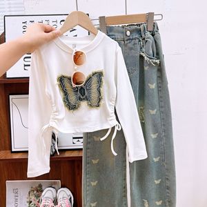 Nuovo Completo Primaverile 2025 per Ragazze, Set di Moda con Camicetta Ricamata <span class=keywords><strong>a</strong></span> Farfalla e Pantaloni in Denim, <span class=keywords><strong>Abbigliamento</strong></span> in Stile Coreano per Bambine - Product Image 4
