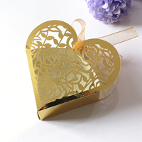 Boîtes 3D de faveur de mariage Boîtes à bonbons creuses en forme de cœur avec rubans pour la décoration de table