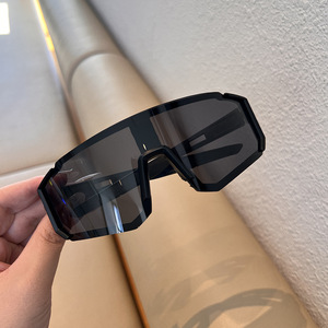 <span class=keywords><strong>Lunettes</strong></span> de soleil de ski tendance 2025 UV400 surdimensionnées <span class=keywords><strong>Lunettes</strong></span> de vélo pour hommes et femmes <span class=keywords><strong>Lunettes</strong></span> de <span class=keywords><strong>sport</strong></span> de plein air pour le cyclisme en plein air - Product Image 2