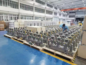 10kv <span class=keywords><strong>11kv</strong></span> <span class=keywords><strong>3150a</strong></span> 측면 장착형 진공 회로 차단기 전기 유틸리티 리클로저 - Product Image 3