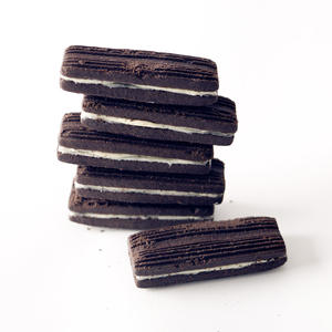 بسكويت ساندويتش كلاسيكي بكريمة الزبادي مقرمش - Product Image 3