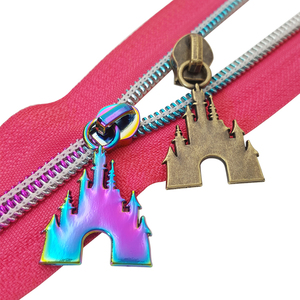 Pull à fermeture éclair en métal château personnalisé #5 extracteur <span class=keywords><strong>de</strong></span> fermeture éclair pour sac en nylon tête coulissante à fermeture éclair arc-en-ciel pour vêtements - Product Image 4