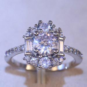 Elegante anello da donna in stile Prong con design scintillante intarsiato, gioielli alla moda per feste - Product Image 4