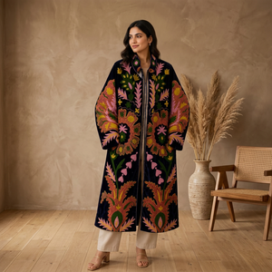 Manteau en velours Suzani brodé à la main pour femmes, bleu marine foncé, motif floral Paisley, longue veste kimono ouverte sur le devant, robe bohème - Product Image 4