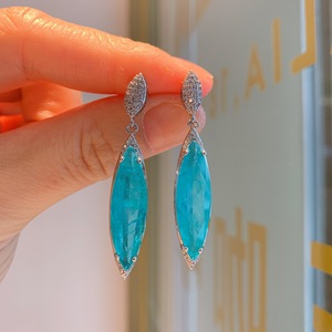 Parure de bijoux haut de gamme en imitation Paraiba bleue, comprenant des boucles d'oreilles et un collier, avec pendentif 8*27 et 10*35 - Product Image 4
