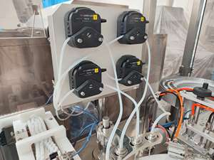 Machine à bloc mono de bouchage de <span class=keywords><strong>remplissage</strong></span> à petite échelle 1ml 5ml 8ml 10ml Gouttes pour les yeux Colle Sérum Crème pour les yeux Pompe péristaltique Machine d'embouteillage - Product Image 3