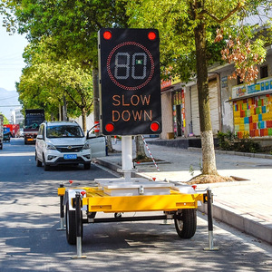 Panneaux de signalisation routière LED 35 pouces avec affichage numérique de la vitesse, détection radar et alerte visuelle, simple face, pour usage routier - Product Image 1