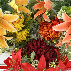 Arreglo floral artificial de crisantemo y lirio para decoración de bodas y hogar, estilo de 10 ramas con hilo dorado. - Product Image 2
