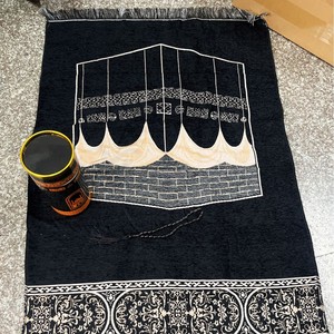 Offre Spéciale asie du sud-est indonésie tapis de prière épais famille tapis de prière coffret cadeau culte musulman couverture avec chapelet perles boîte-cadeau - Product Image 4