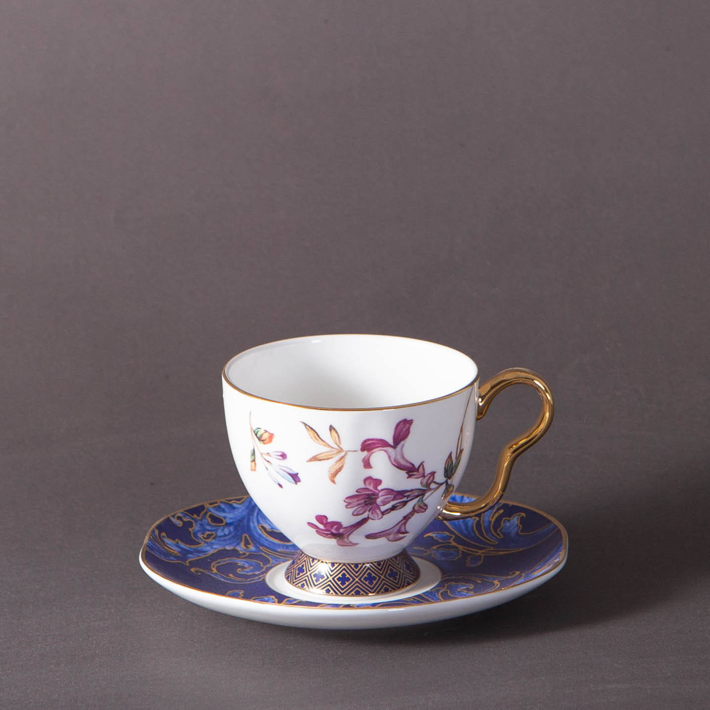 Tea cup with saucer