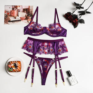 Ensemble de Lingerie <span class=keywords><strong>Femme</strong></span> Trois Pièces Sexy en <span class=keywords><strong>Satin</strong></span> Brodé Transparent avec <span class=keywords><strong>Porte</strong></span>-Jarretelles et Dentelle Florale – Nouvelle Collection Très Demandée - Product Image 6