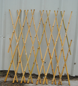 Grossiste Offre Spéciale Clôture en treillis de bambou flexible de 6 <span class=keywords><strong>pieds</strong></span> de haut Clôture de jardin naturelle enroulée, pliable et extractible - Product Image 2