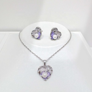 Precio de fábrica: Conjunto de joyería de plata 925 con esmalte, aretes y collar de perlas con diseño de flor coreana, estilo trébol, único y moderno. - Product Image 3