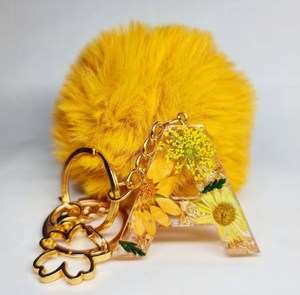 Tùy Chỉnh Key Chain <span class=keywords><strong>Resin</strong></span> Thư Keyring A-Z Với Pompom Cá Nhân Ban Đầu Với Giá Tốt Nhất - Product Image 1