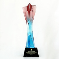 Trophée Étoile en Verre Glaçuré Arc-en-ciel avec Base Noire MH-J0323