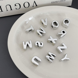 Cuentas de letras acrílicas plateadas, cuentas deslizantes de alfabeto con agujero grande para correas de bolsos <span class=keywords><strong>y</strong></span> pulseras - Product Image 4