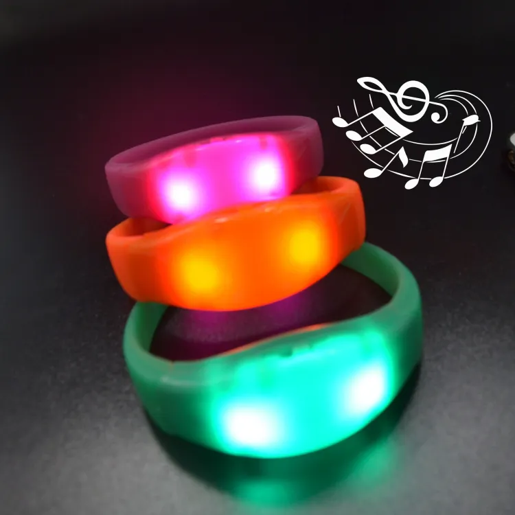 Braccialetti per braccialetti con cinturino da polso con illuminazione lampeggiante attivata dal suono Led per la festa di natale al buio personalizzati per eventi