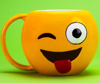 Tasses à café Emoji yeux de cœur souriantes Grande tasse jaune OMG Oh mon Dieu Amour écrasé Tasses 3D Design souriant Tasse en céramique pour café