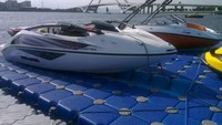 Ponton flottant modulaire Hisea Dock en PEHD en forme de U à rouleau unique pour jet ski, avec charnière, pour marina, sports nautiques et stationnement de bateaux