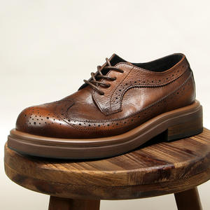 Mocasines de Hombre de Alta Gama, Cuero Vacuno Europeo Repujado, Hechos a Mano, Diseño con Parches, Punta Cuadrada, Cierre con Cordones, Ligeros - Product Image 1