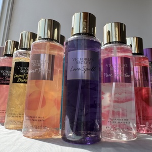 Victoria's Secret - Spray Corporal con Fragancia Duradera de 250 ml, Perfume Original para Mujer, Aroma Veraniego - Product Image 1