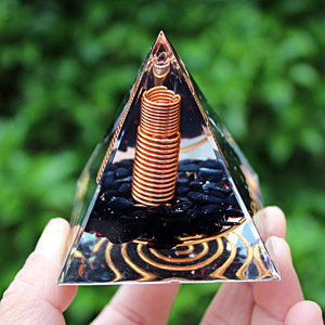 Pirámide de Cristal de Resina Epoxi, Adorno de Escritorio con Bobina de Cobre, Diseño Feng Shui, Decoración para el Hogar, Regalo - Product Image 1