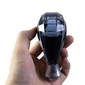 Pommeau de levier de vitesse en cristal pour Toyota à transmission automatique avec éclairage et logo personnalisé - Product Image 4