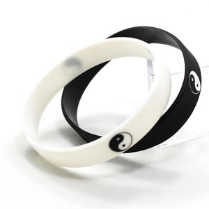 Bracelets en silicone avec logo personnalisé, bracelets en silicone sublimés pour le sport, les adolescents, les équipes de football universitaires - Product Image 2