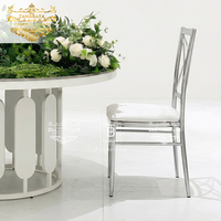Chaises de salle à manger d'extérieur en acier inoxydable, modernes, durables et luxueuses pour les événements