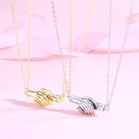Collier de couple unique avec pendentif aimanté en forme de paume, pour femmes et hommes, avec chaînes en forme de mains entrelacées, cadeaux pour amoureux, Saint-Valentin