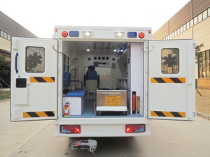 Nuevo Vehículo de ambulancia Foton Tunland 4x4 con caja de recogida, combustible diésel para transporte médico ICU listo para exportación - Product Image 4