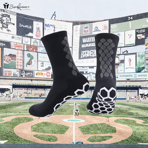 Calcetines de Fútbol de Invierno Personalizados de Alta Calidad, Tejidos, con Patrón de Letras y Logotipo en el Cuerpo, el Puño y la Parte Inferior, Diseño de Marcas Famosas - Product Image 3