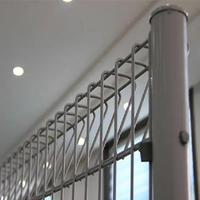 Clôture BRC galvanisée à chaud avec revêtement PVC vert, bord roulé, durable, anti-UV pour la défense des bâtiments