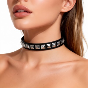 Collier ras du cou gothique punk rock n'roll en cuir clouté Skeleteen Biker, accessoires métalliques, collier de costume plaqué noir - Product Image 4