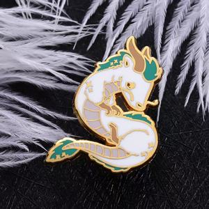 Insignia de Metal de dragón divertido de dibujos animados, personaje de <span class=keywords><strong>Mulan</strong></span>, Pin de esmalte suave de aceite de gota de venta al por mayor - Product Image 1