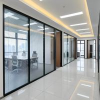 Système de cloisonnement modulaire de 120 mm avec paroi vitrée à persiennes motorisées pour bureaux et centres médicaux