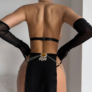 Ensemble de lingerie gothique 4 pièces : Soutien-gorge halter, pinces à tétons à chaîne métallique, mini-jupe ajourée à fente haute, string assorti et gants - Product Image 4