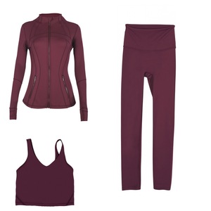 Individuelles Logo Damen-Sportbekleidungsset 3-teilig Langärmliger Stehkragen-Sportjacke Hochgeschnittene Yoga-Leggings Yoga-Sets - Product Image 1
