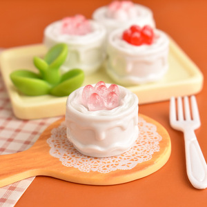 Mini Pastel <span class=keywords><strong>de</strong></span> Fresa, Juguete <span class=keywords><strong>de</strong></span> Comida en Miniatura, Postre <span class=keywords><strong>de</strong></span> Resina, Accesorios para Manualidades, Adornos Creativos para Escritorio - Product Image 3