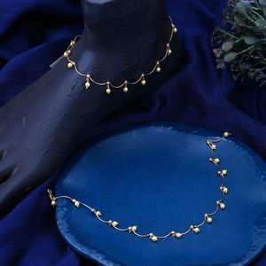 Chaîne de cheville élégante avec perles, bijou de mode délicat, chaîne de cheville stylée, bijou de pied tendance, accessoire cadeau raffiné - Product Image 1