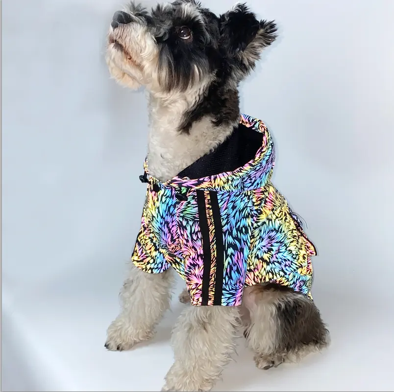 Ropa de perro de manga corta con estampado de arco iris reflectante, moda de lujo de verano y otoño, informal, para mascotas, accesorios de camiseta