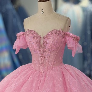Robe de bal de Quinceañera rose bonbon à volants Dy6984, avec corsage perlé en forme de cœur et jupe superposée en mousseline, tulle et organza - Product Image 4