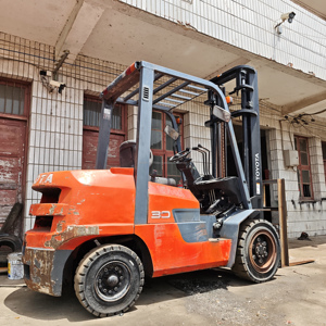 Montacargas Usado de 3 Toneladas con Contrapeso, Fabricado en Japón, Toyota30 7F, Motor Diésel, Maquinaria de Construcción con 1 Año de Garantía - Product Image 4