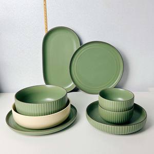 Cuencos y Platos de Cerámica Grandes de Estilo Nórdico Verde Morandi para Arroz, Ensaladas de Verduras y Sopa con Soporte para Fiestas - Product Image 1