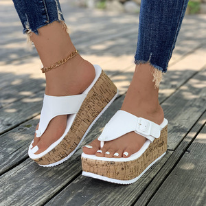 Nouvelles tongs d'été 2026 pour femmes, grande taille, à bout ouvert, couleur unie, dessus en PU épais, semelle intermédiaire en caoutchouc, tendance mode décontractée - Product Image 1