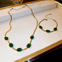 Ensemble de bijoux pour femmes, collier et bracelet en acier inoxydable hypoallergénique plaqué or 18 carats, chaîne serpent, perle en résine verte