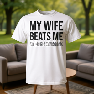 Mi esposa me gana en la lucha por ser genial, camiseta divertida con humor sobre matrimonio para parejas - Product Image 1