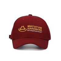 Gorra de Béisbol de Algodón Borgoña Personalizada con Logotipo de Texto Multicolor Bordado, Visera Curva Ajustable para Uniforme de Empresa o Uso Diario